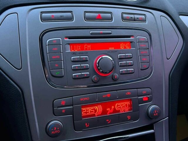 Синій Форд Мондео, об'ємом двигуна 2 л та пробігом 192 тис. км за 7500 $, фото 13 на Automoto.ua