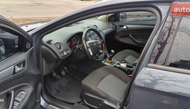 Синий Форд Мондео, объемом двигателя 1.6 л и пробегом 281 тыс. км за 7300 $, фото 6 на Automoto.ua