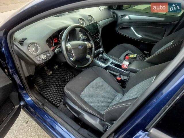 Синий Форд Мондео, объемом двигателя 2 л и пробегом 277 тыс. км за 6300 $, фото 5 на Automoto.ua