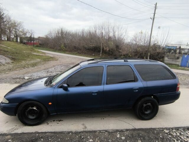 Синий Форд Мондео, объемом двигателя 1.8 л и пробегом 77 тыс. км за 1200 $, фото 2 на Automoto.ua