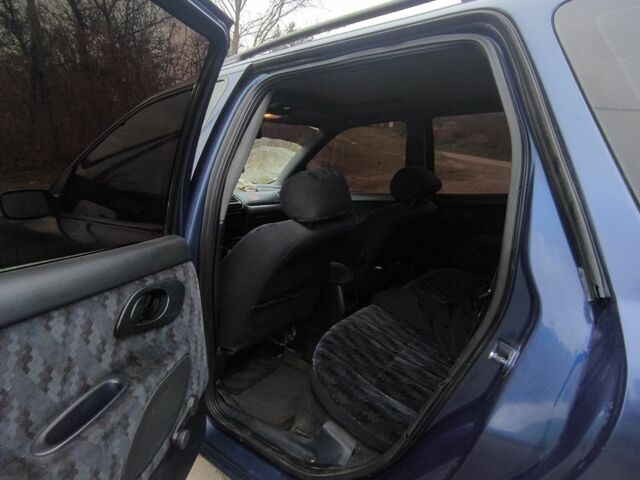 Синий Форд Мондео, объемом двигателя 1.8 л и пробегом 77 тыс. км за 1200 $, фото 8 на Automoto.ua