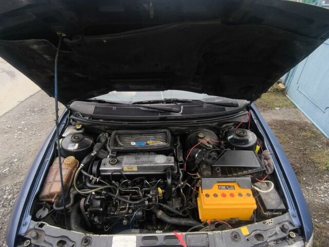 Синий Форд Мондео, объемом двигателя 1.8 л и пробегом 77 тыс. км за 1200 $, фото 11 на Automoto.ua