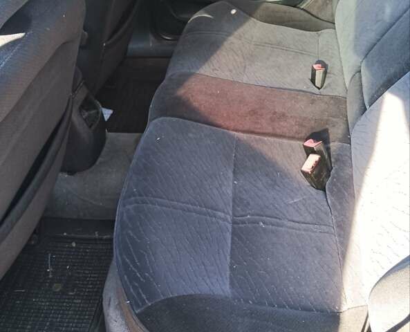 Синий Форд Мондео, объемом двигателя 1.8 л и пробегом 300 тыс. км за 999 $, фото 3 на Automoto.ua