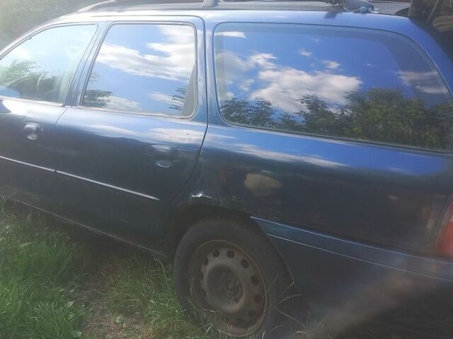 Синий Форд Мондео, объемом двигателя 1.8 л и пробегом 450 тыс. км за 1450 $, фото 3 на Automoto.ua