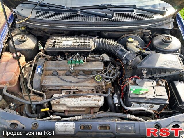 Синий Форд Мондео, объемом двигателя 1.8 л и пробегом 292 тыс. км за 1600 $, фото 4 на Automoto.ua