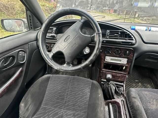 Синий Форд Мондео, объемом двигателя 1.8 л и пробегом 15 тыс. км за 800 $, фото 3 на Automoto.ua