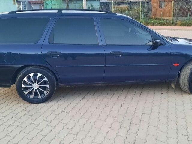 Синий Форд Мондео, объемом двигателя 0 л и пробегом 342 тыс. км за 900 $, фото 2 на Automoto.ua