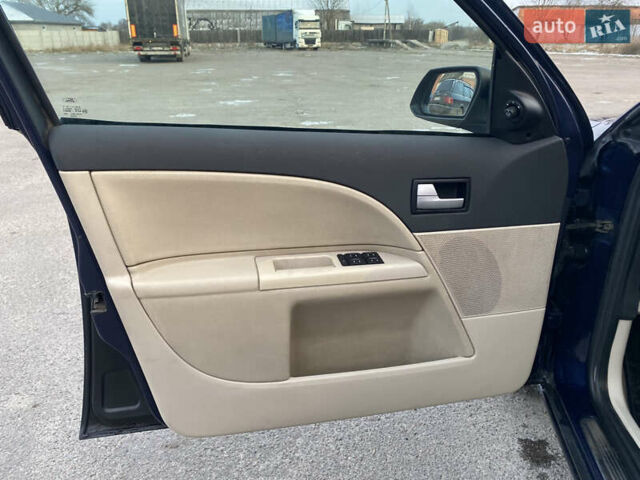 Синий Форд Мондео, объемом двигателя 2 л и пробегом 360 тыс. км за 1850 $, фото 8 на Automoto.ua