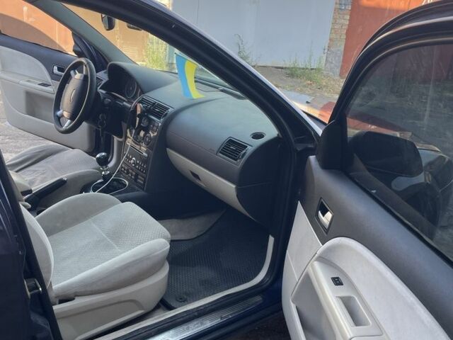 Синий Форд Мондео, объемом двигателя 1.8 л и пробегом 404 тыс. км за 3200 $, фото 7 на Automoto.ua