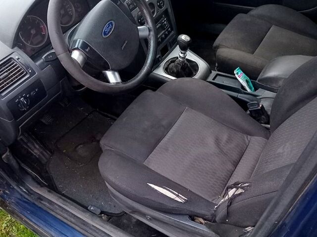 Синий Форд Мондео, объемом двигателя 1.8 л и пробегом 300 тыс. км за 1100 $, фото 4 на Automoto.ua