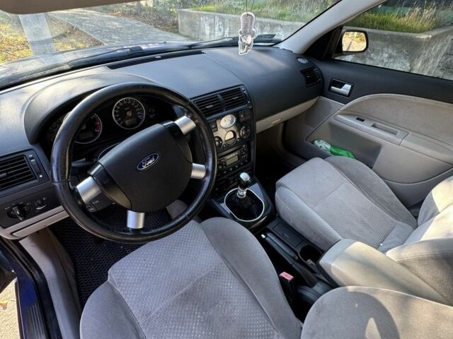 Синій Форд Мондео, об'ємом двигуна 1.8 л та пробігом 238 тис. км за 1699 $, фото 5 на Automoto.ua