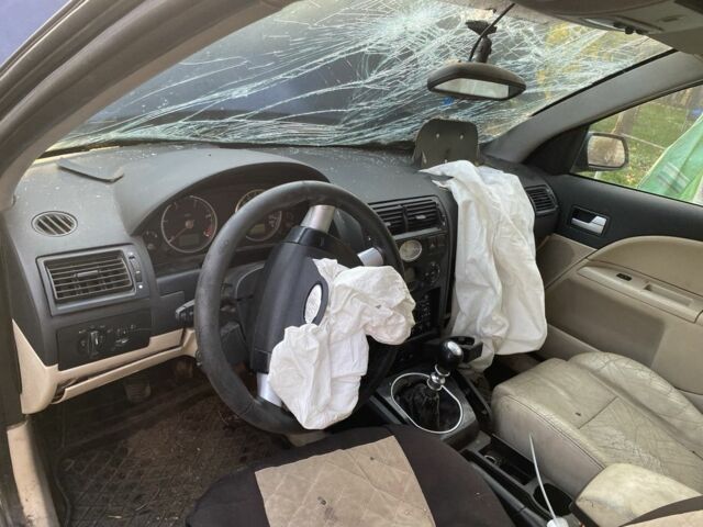 Синий Форд Мондео, объемом двигателя 2 л и пробегом 200 тыс. км за 600 $, фото 2 на Automoto.ua