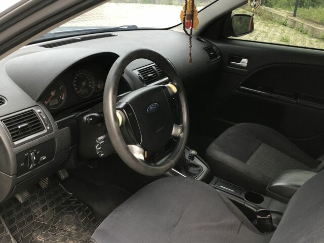 Синий Форд Мондео, объемом двигателя 2 л и пробегом 330 тыс. км за 2700 $, фото 4 на Automoto.ua