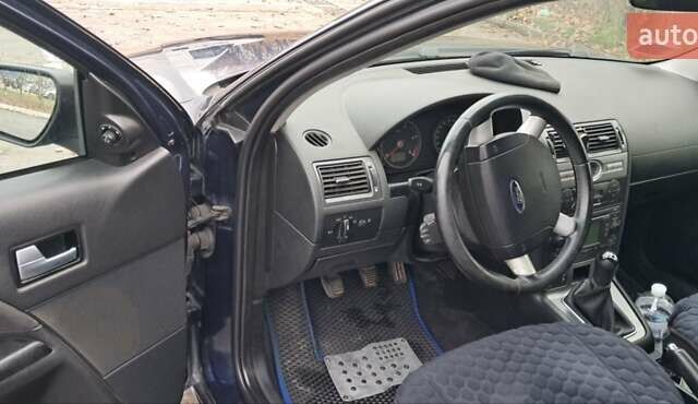 Синий Форд Мондео, объемом двигателя 2 л и пробегом 385 тыс. км за 3500 $, фото 1 на Automoto.ua