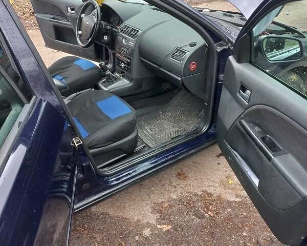 Синій Форд Мондео, об'ємом двигуна 2 л та пробігом 214 тис. км за 3900 $, фото 6 на Automoto.ua