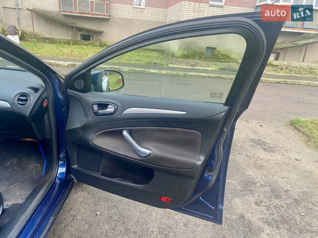 Синий Форд Мондео, объемом двигателя 2 л и пробегом 260 тыс. км за 6300 $, фото 7 на Automoto.ua