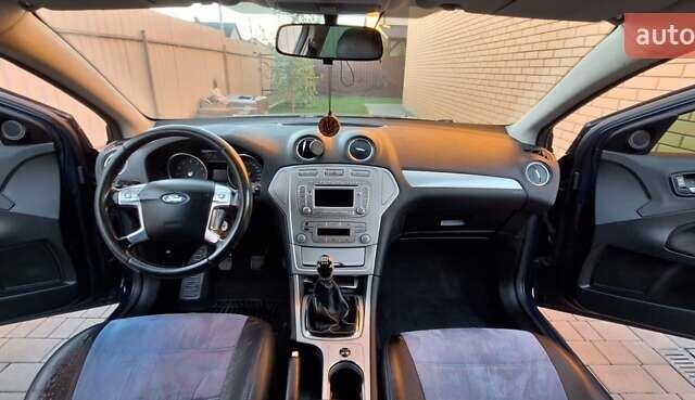 Синий Форд Мондео, объемом двигателя 1.6 л и пробегом 262 тыс. км за 6600 $, фото 12 на Automoto.ua