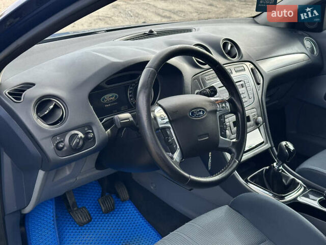 Синий Форд Мондео, объемом двигателя 2 л и пробегом 284 тыс. км за 6250 $, фото 4 на Automoto.ua