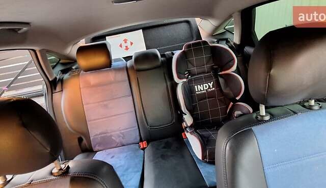 Синий Форд Мондео, объемом двигателя 1.6 л и пробегом 262 тыс. км за 6600 $, фото 13 на Automoto.ua