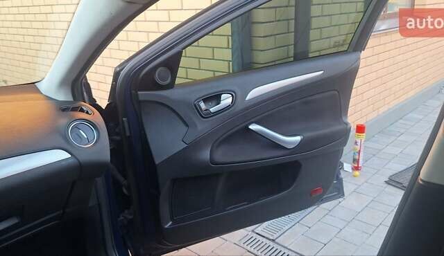 Синий Форд Мондео, объемом двигателя 1.6 л и пробегом 262 тыс. км за 6600 $, фото 15 на Automoto.ua