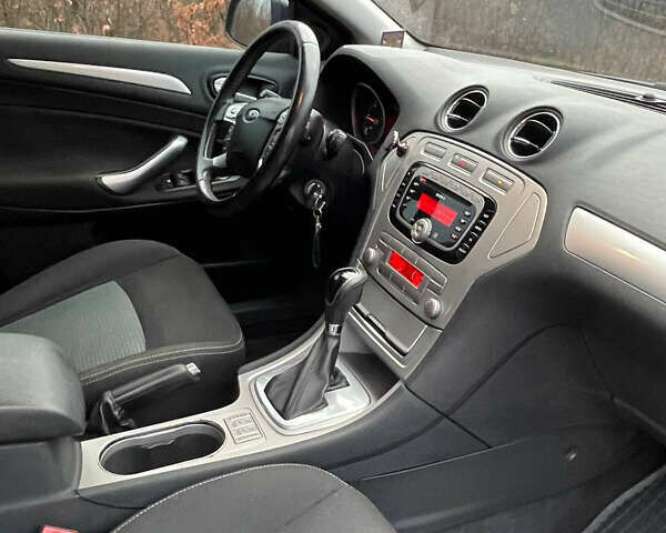 Синий Форд Мондео, объемом двигателя 2 л и пробегом 245 тыс. км за 7350 $, фото 9 на Automoto.ua