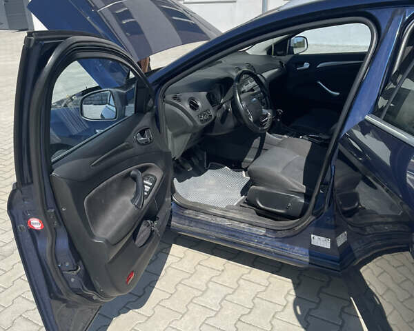 Синий Форд Мондео, объемом двигателя 2 л и пробегом 250 тыс. км за 6500 $, фото 6 на Automoto.ua
