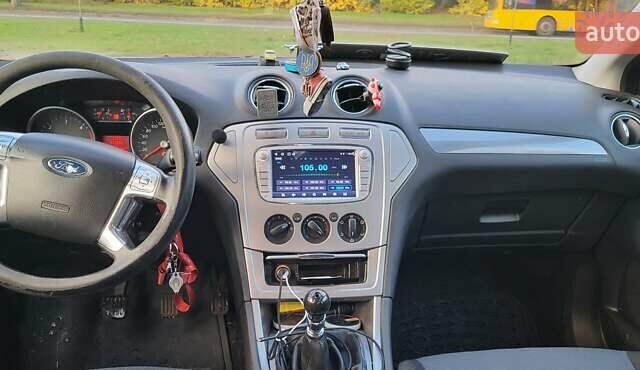 Синий Форд Мондео, объемом двигателя 2 л и пробегом 380 тыс. км за 3000 $, фото 5 на Automoto.ua