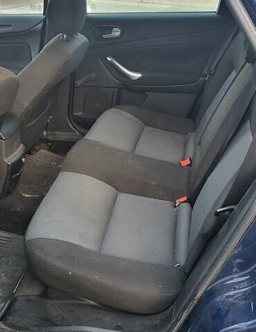 Синий Форд Мондео, объемом двигателя 2 л и пробегом 380 тыс. км за 3000 $, фото 7 на Automoto.ua