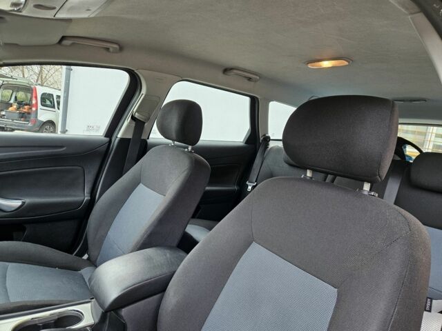 Синій Форд Мондео, об'ємом двигуна 2 л та пробігом 350 тис. км за 3000 $, фото 13 на Automoto.ua