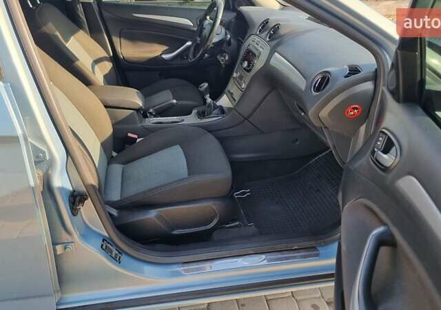 Синій Форд Мондео, об'ємом двигуна 1.8 л та пробігом 250 тис. км за 6500 $, фото 1 на Automoto.ua