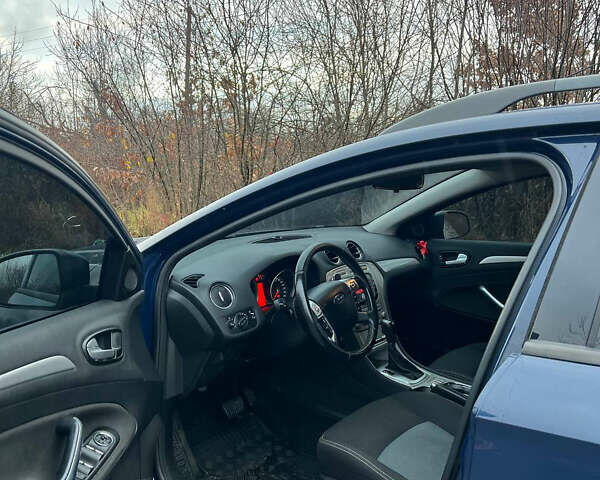 Синий Форд Мондео, объемом двигателя 2 л и пробегом 245 тыс. км за 7350 $, фото 5 на Automoto.ua