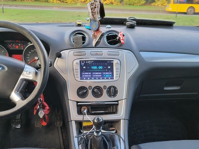 Синий Форд Мондео, объемом двигателя 2 л и пробегом 380 тыс. км за 3000 $, фото 2 на Automoto.ua