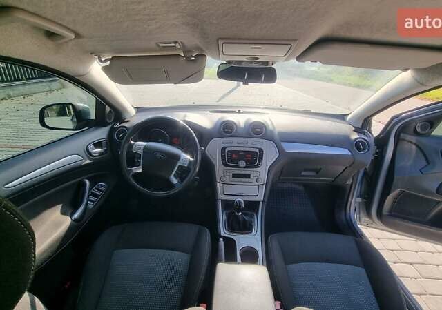 Синій Форд Мондео, об'ємом двигуна 1.8 л та пробігом 250 тис. км за 6500 $, фото 8 на Automoto.ua