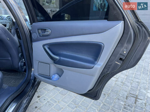 Синій Форд Мондео, об'ємом двигуна 2 л та пробігом 325 тис. км за 6500 $, фото 13 на Automoto.ua