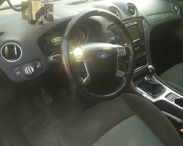 Синий Форд Мондео, объемом двигателя 2 л и пробегом 300 тыс. км за 6000 $, фото 1 на Automoto.ua