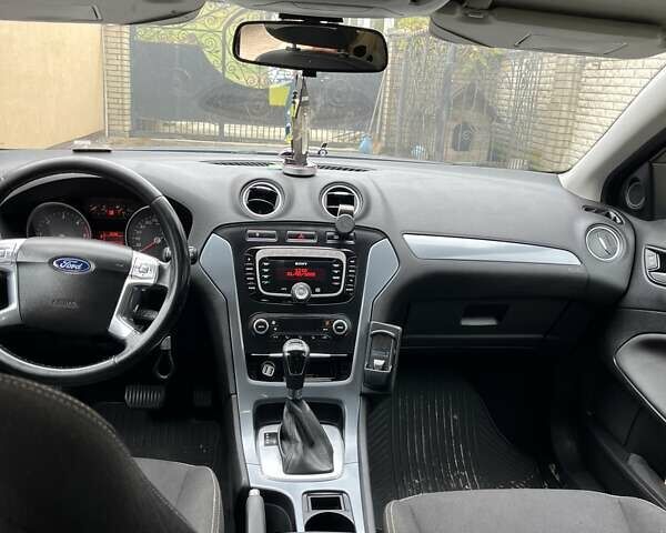 Синий Форд Мондео, объемом двигателя 2 л и пробегом 260 тыс. км за 6000 $, фото 7 на Automoto.ua