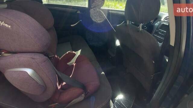 Синий Форд Мондео, объемом двигателя 1.6 л и пробегом 292 тыс. км за 6000 $, фото 10 на Automoto.ua