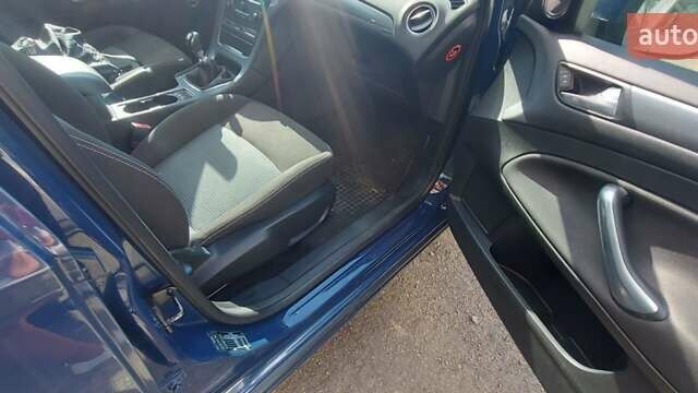 Синий Форд Мондео, объемом двигателя 1.6 л и пробегом 292 тыс. км за 6000 $, фото 11 на Automoto.ua