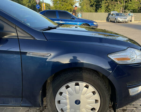 Синий Форд Мондео, объемом двигателя 1.6 л и пробегом 242 тыс. км за 7500 $, фото 2 на Automoto.ua