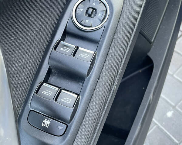 Синий Форд Мондео, объемом двигателя 1.6 л и пробегом 242 тыс. км за 7500 $, фото 18 на Automoto.ua