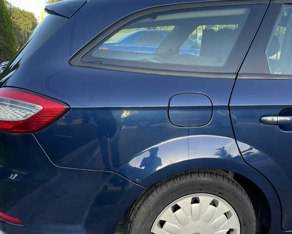 Синий Форд Мондео, объемом двигателя 1.6 л и пробегом 242 тыс. км за 7500 $, фото 5 на Automoto.ua