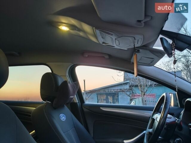 Синій Форд Мондео, об'ємом двигуна 1.56 л та пробігом 291 тис. км за 7300 $, фото 31 на Automoto.ua