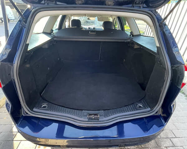 Синий Форд Мондео, объемом двигателя 1.6 л и пробегом 242 тыс. км за 7500 $, фото 24 на Automoto.ua