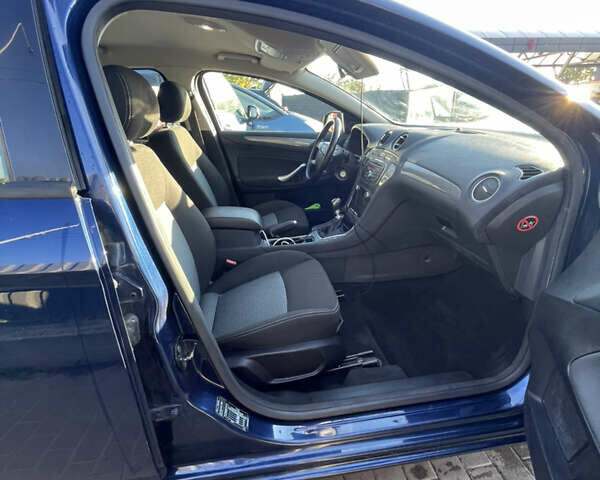 Синий Форд Мондео, объемом двигателя 1.6 л и пробегом 242 тыс. км за 7500 $, фото 20 на Automoto.ua