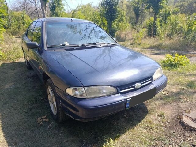 Синий Форд Мондео, объемом двигателя 1.8 л и пробегом 450 тыс. км за 1800 $, фото 1 на Automoto.ua