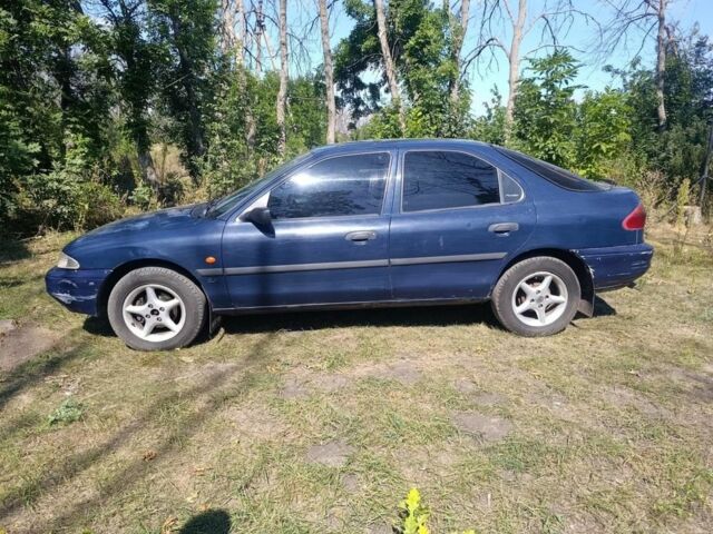 Синий Форд Мондео, объемом двигателя 1.8 л и пробегом 450 тыс. км за 1800 $, фото 2 на Automoto.ua