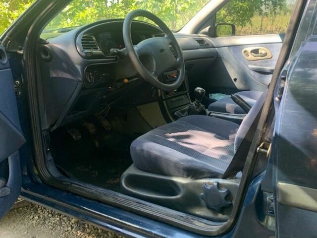 Синий Форд Мондео, объемом двигателя 1.8 л и пробегом 450 тыс. км за 1800 $, фото 7 на Automoto.ua