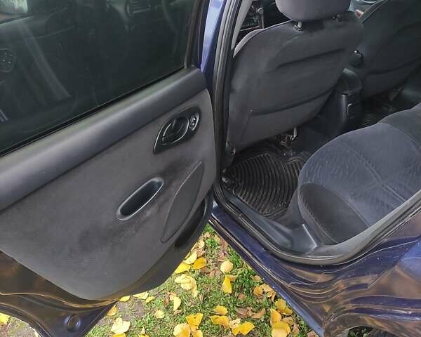 Синий Форд Мондео, объемом двигателя 2 л и пробегом 347 тыс. км за 2300 $, фото 11 на Automoto.ua