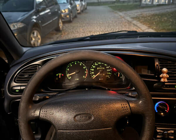 Форд Мондео 1997 в Черновцах на Automoto.ua Синий Форд Мондео, объемом двигателя 1.8 л и пробегом 280 тыс. км за 1800 $, фото 6 на Automoto.ua