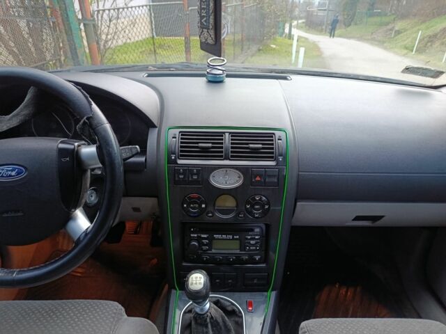 Синий Форд Мондео, объемом двигателя 2 л и пробегом 411 тыс. км за 2500 $, фото 2 на Automoto.ua